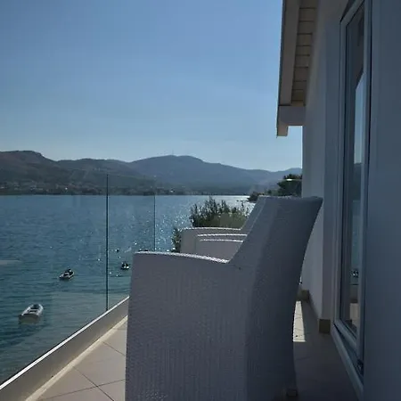 Laura Apartman *