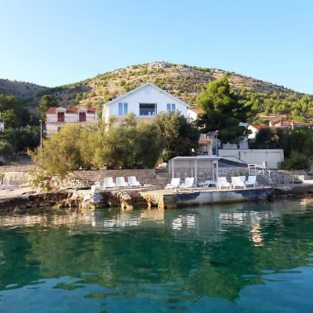 Laura Apartman Grebastica