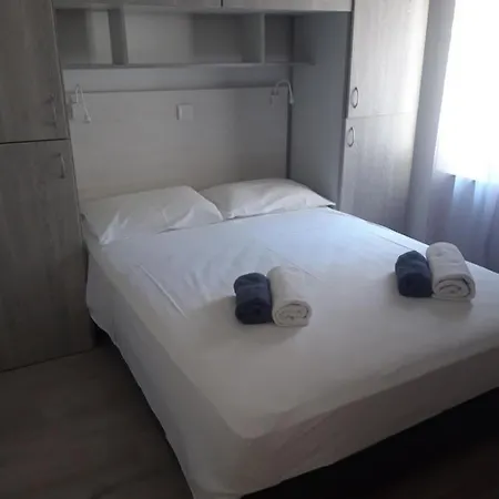 Laura Apartment *