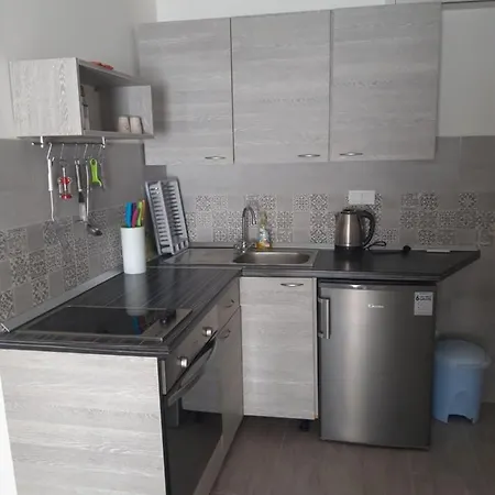 Laura Apartment *