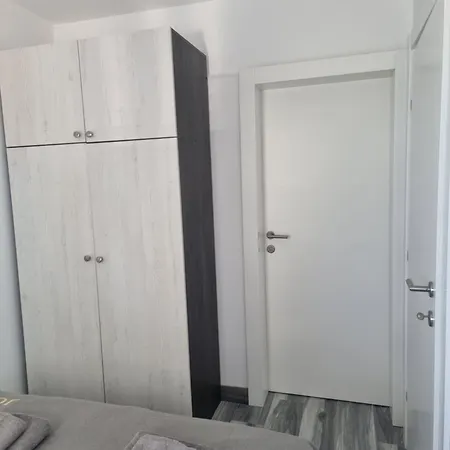 Laura Apartman *