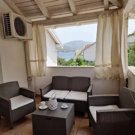 Apartman Laura Grebastica